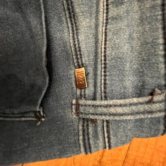 1822 Shorts - Size 8 - Picture 3 of 6